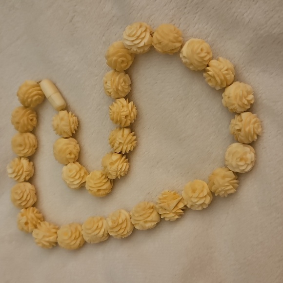 Antique Cream Carved Rose Celluloid Beaded Bridal Necklace - Picture 2 of 7
